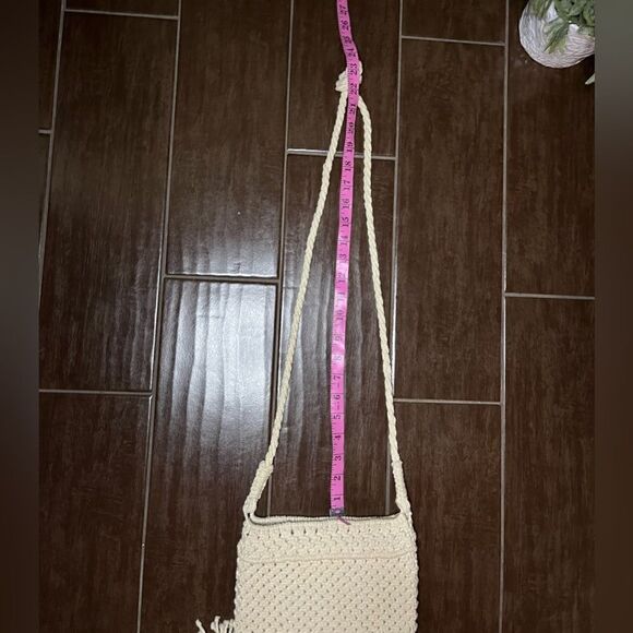 Accessories by Lindex Ivory Macrame crochet tasseled crossover - Picture 7 of 7
